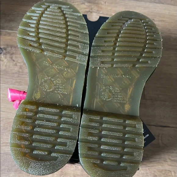 DOC MARTEN’S-NWT/Box Leather Sanrio Character Shoes - Picture 3 of 13